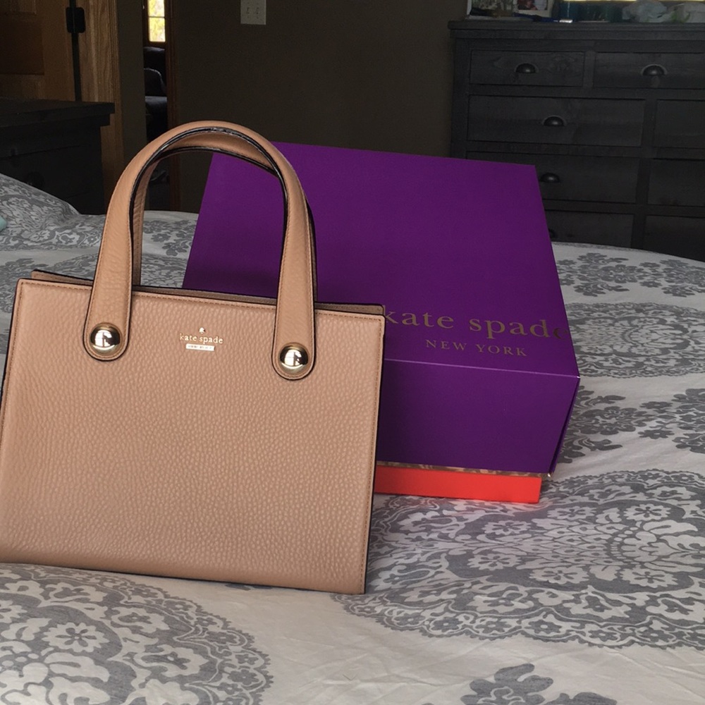 Tan “Joy” Kate Spade bag 💛